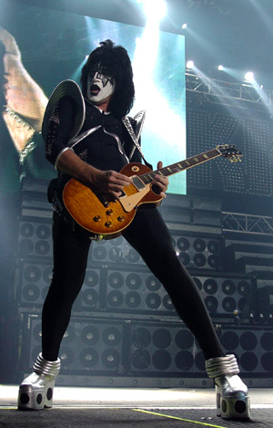 TommyKiss2003[1].jpg